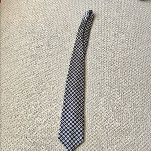 Elegant Navy and Cream Patterned Tie